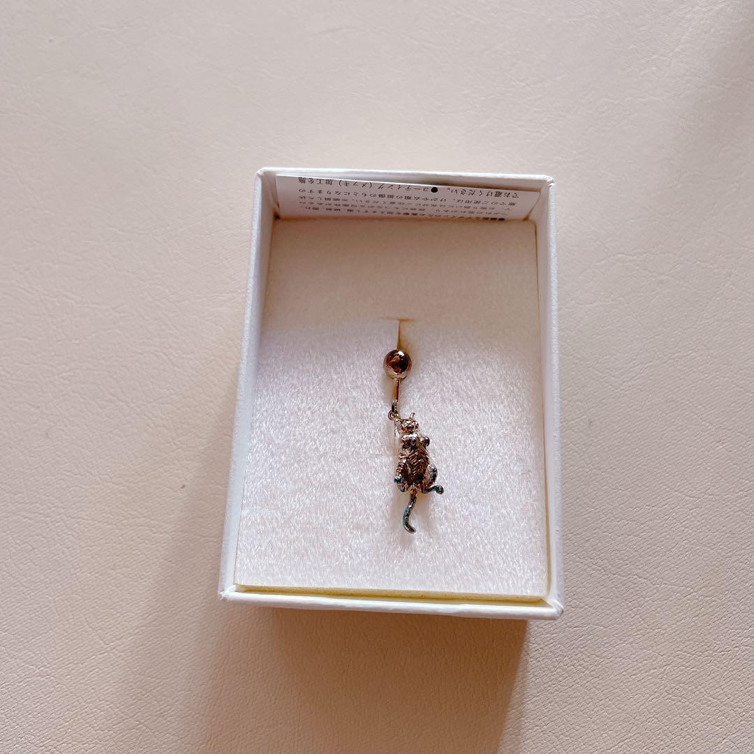 ✨️希少✨️ simmon アクセサリー イヤリング 猫 ゴールド 片耳