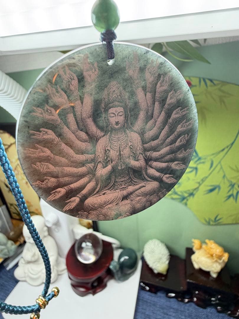 新年お祝い第2弾⭐️天然A貨翡翠　氷藍水、迫真感、影彫福鼠＆千手観音様　鑑定書付き