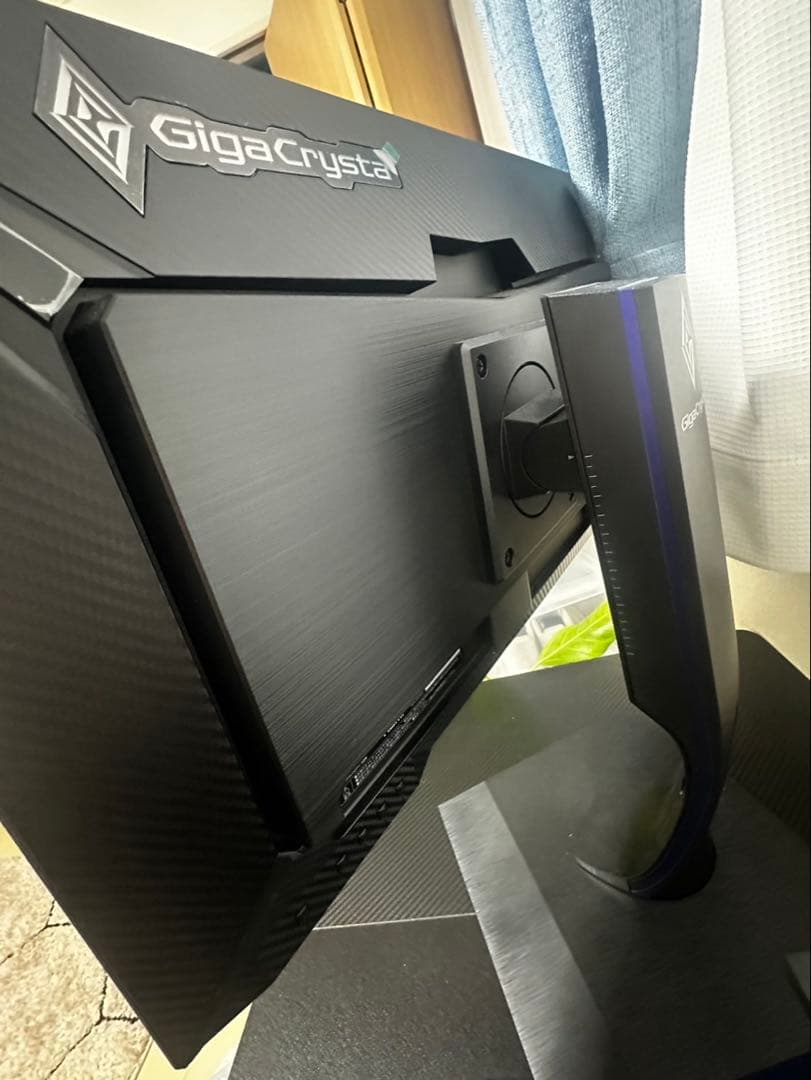 Giga Crysta モニター