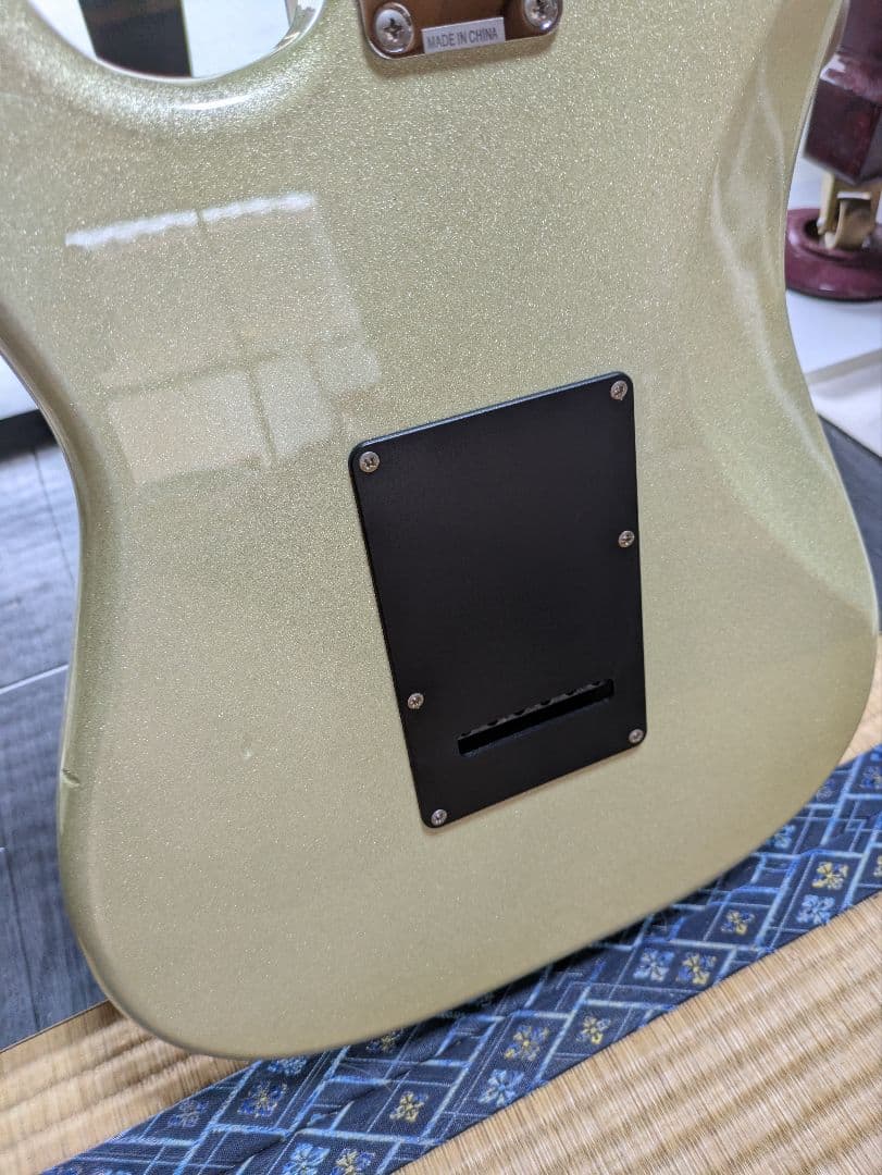 Mavis 　メイビス　シャンパンゴールド　 エレキギター