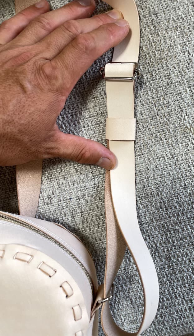 ヌメ革 レース編み込みショルダーバック