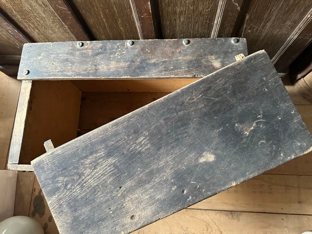 antique 古家具　江戸後期　鋲打ち　木箱