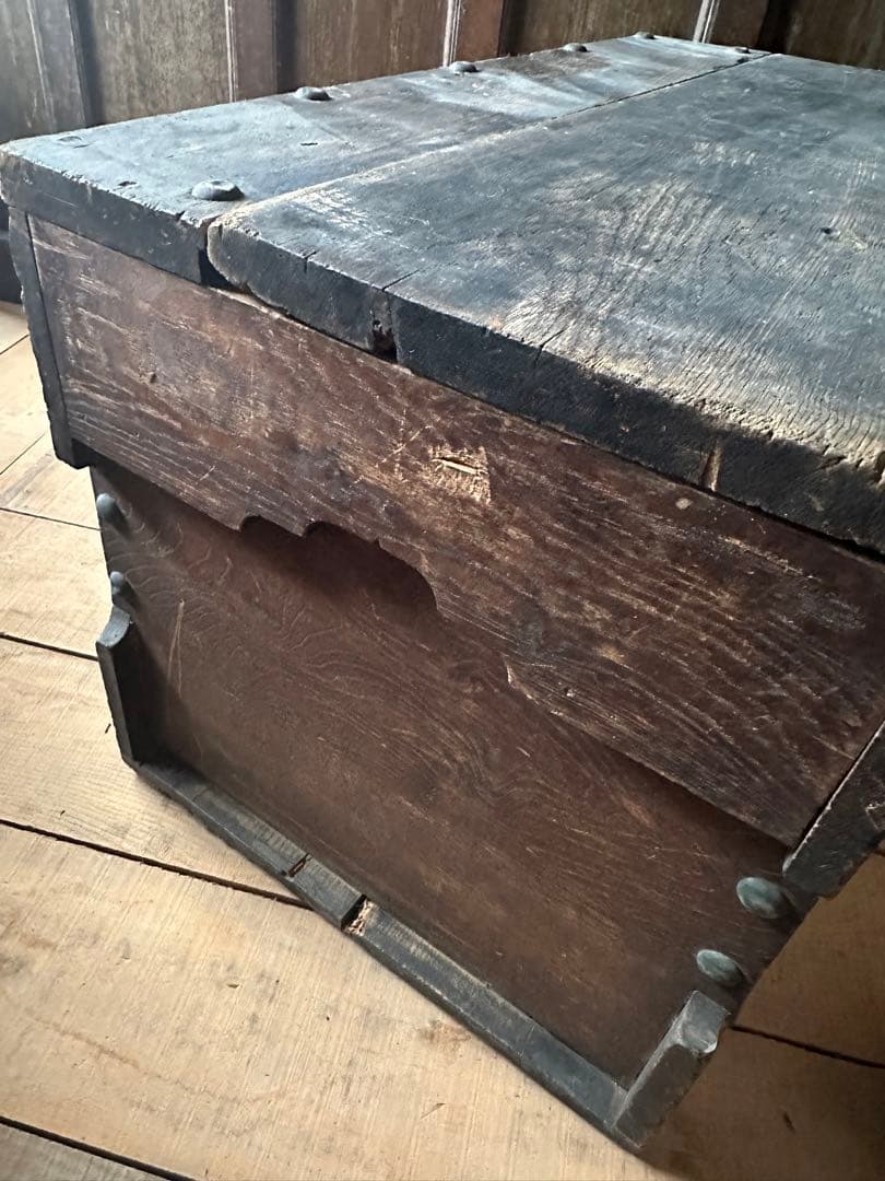 antique 古家具　江戸後期　鋲打ち　木箱