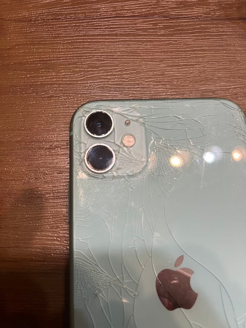 iPhone11 背面割れ