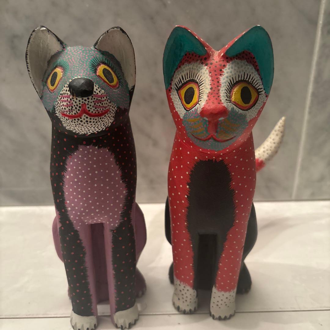 メキシコビンテージ大きな瞳や体に描かれた草間彌生的なドット模様が芸術的な木彫り猫