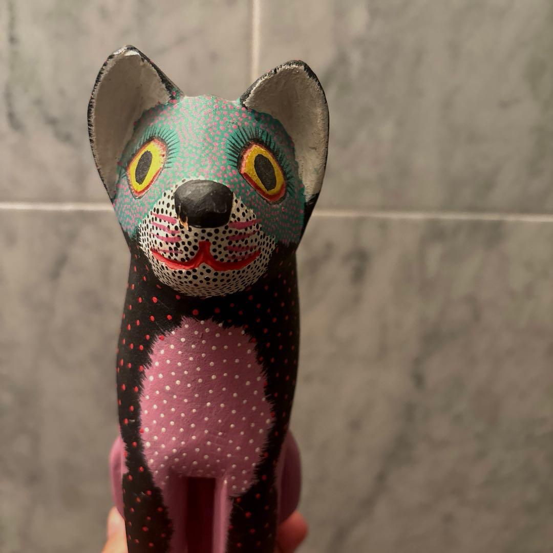メキシコビンテージ大きな瞳や体に描かれた草間彌生的なドット模様が芸術的な木彫り猫