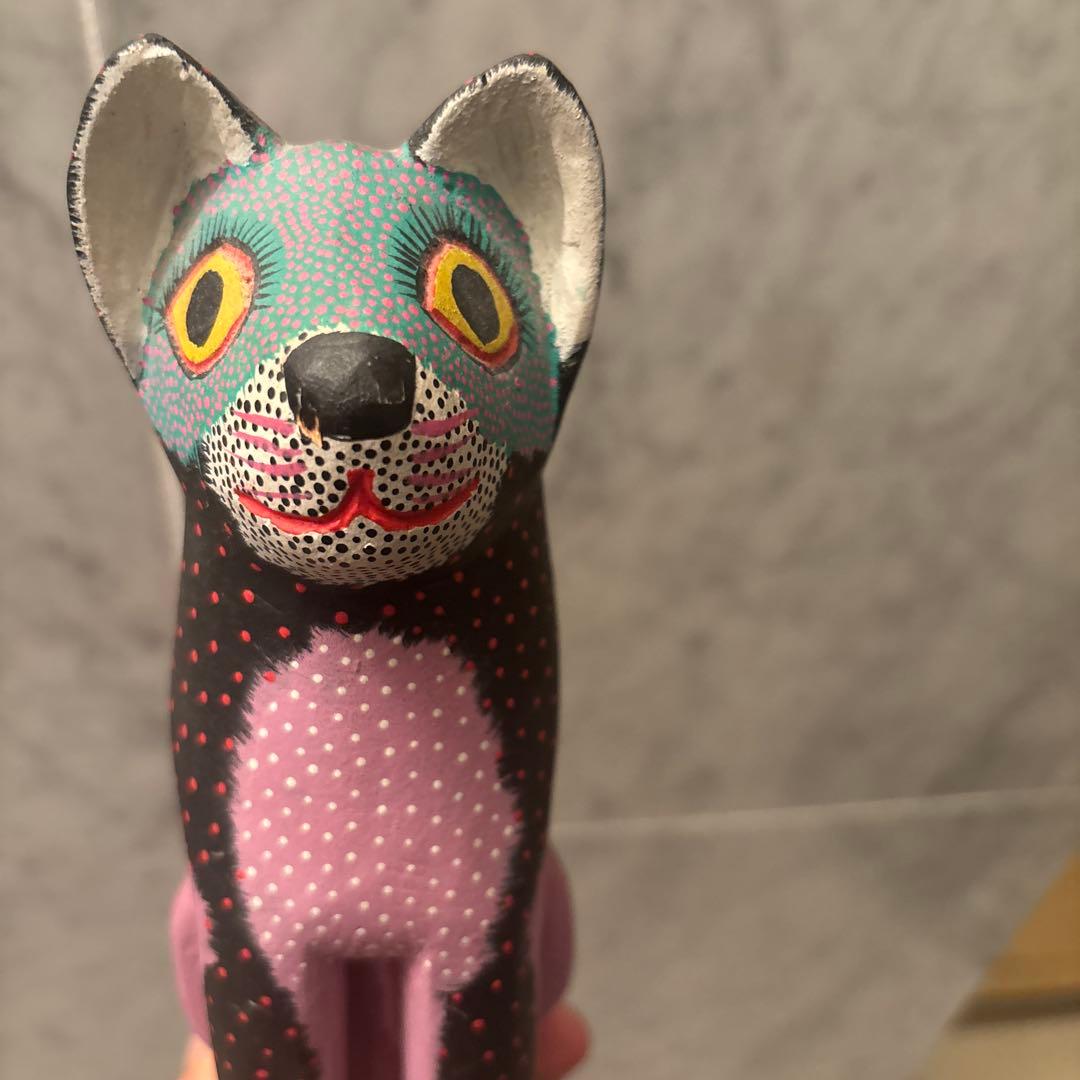 メキシコビンテージ大きな瞳や体に描かれた草間彌生的なドット模様が芸術的な木彫り猫