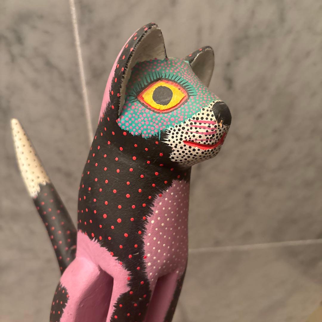 メキシコビンテージ大きな瞳や体に描かれた草間彌生的なドット模様が芸術的な木彫り猫