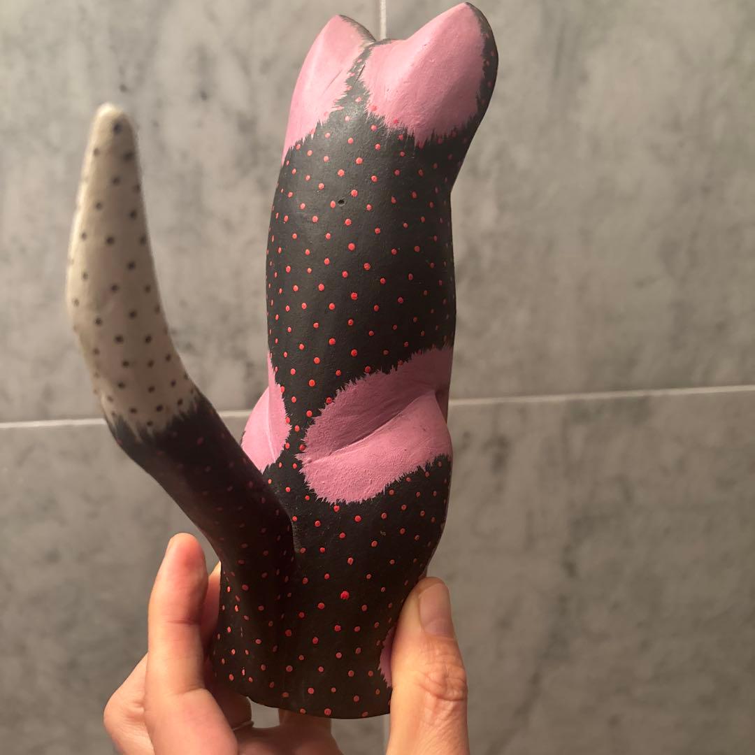 メキシコビンテージ大きな瞳や体に描かれた草間彌生的なドット模様が芸術的な木彫り猫