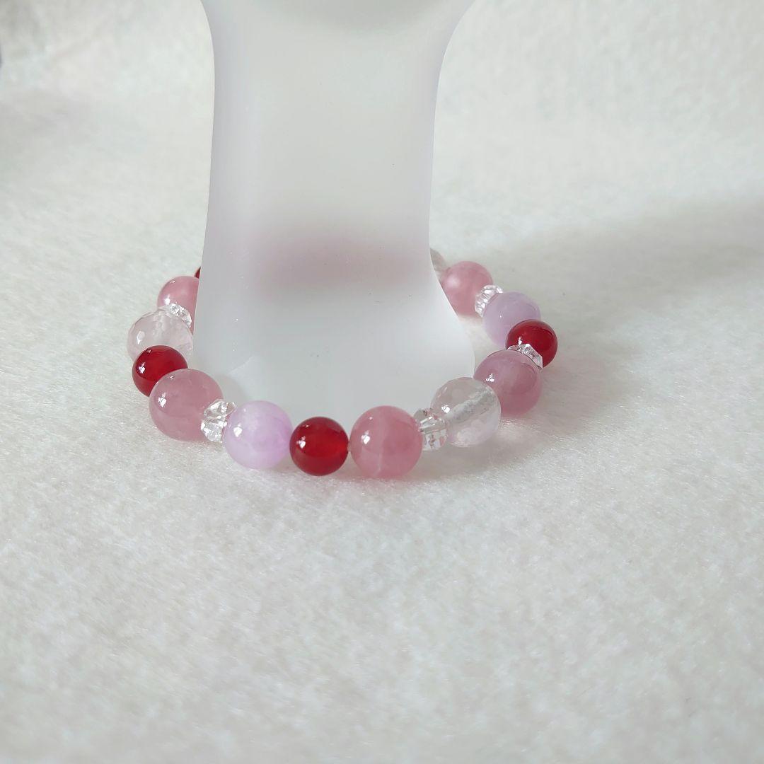 御守り…　愛情いっぱいの天然石ブレスレット　素敵な逸品