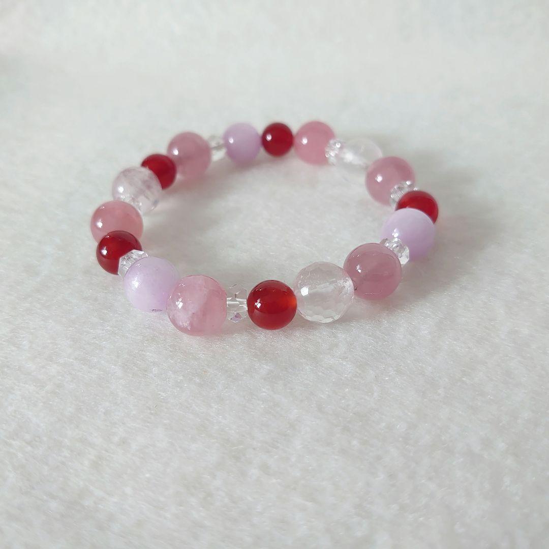 御守り…　愛情いっぱいの天然石ブレスレット　素敵な逸品
