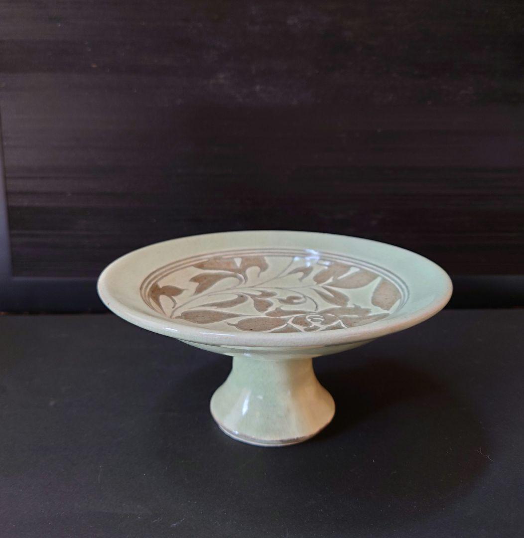 掻落 台付皿 小田志焼（こだじ）規窯 井上規 共箱 花文様 朝鮮古陶　薄柳色