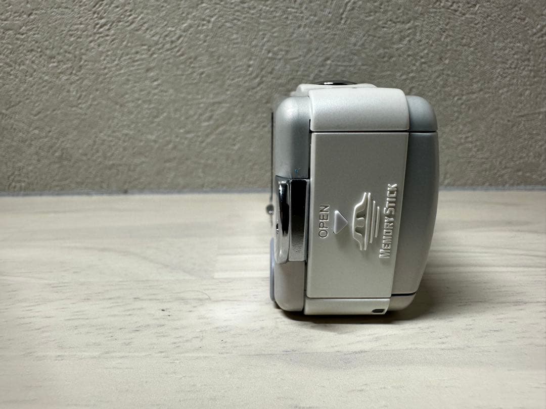 動作品【美品】SONY Cyber-shot U DSC-U10 デジタルカメラ