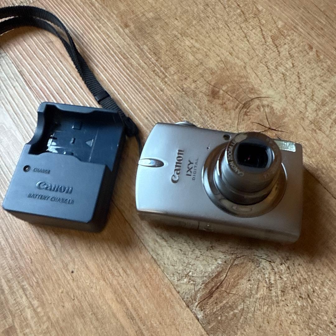 裕*様 Canon IXY DIGITAL 600 デジタルカメラ シルバー 充