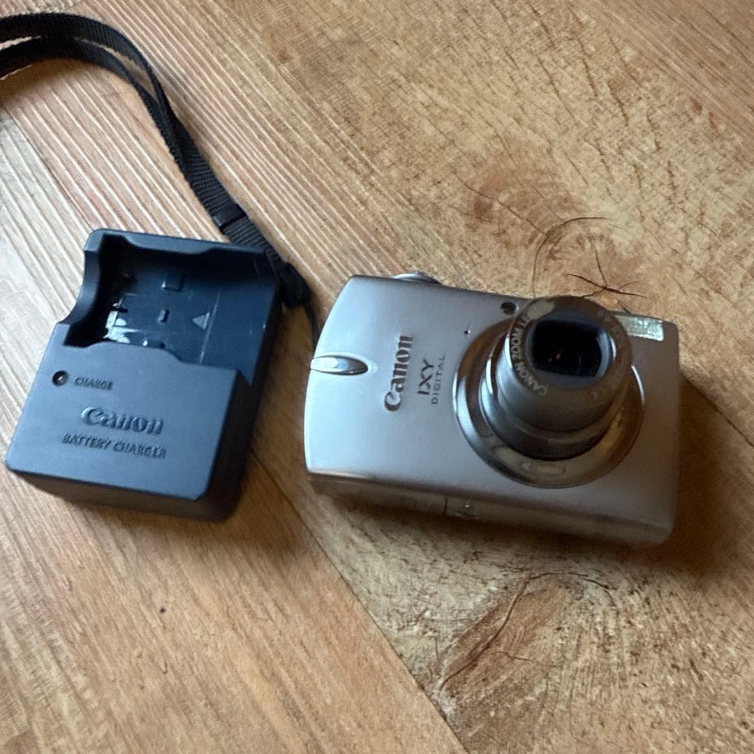 裕*様 Canon IXY DIGITAL 600 デジタルカメラ シルバー 充