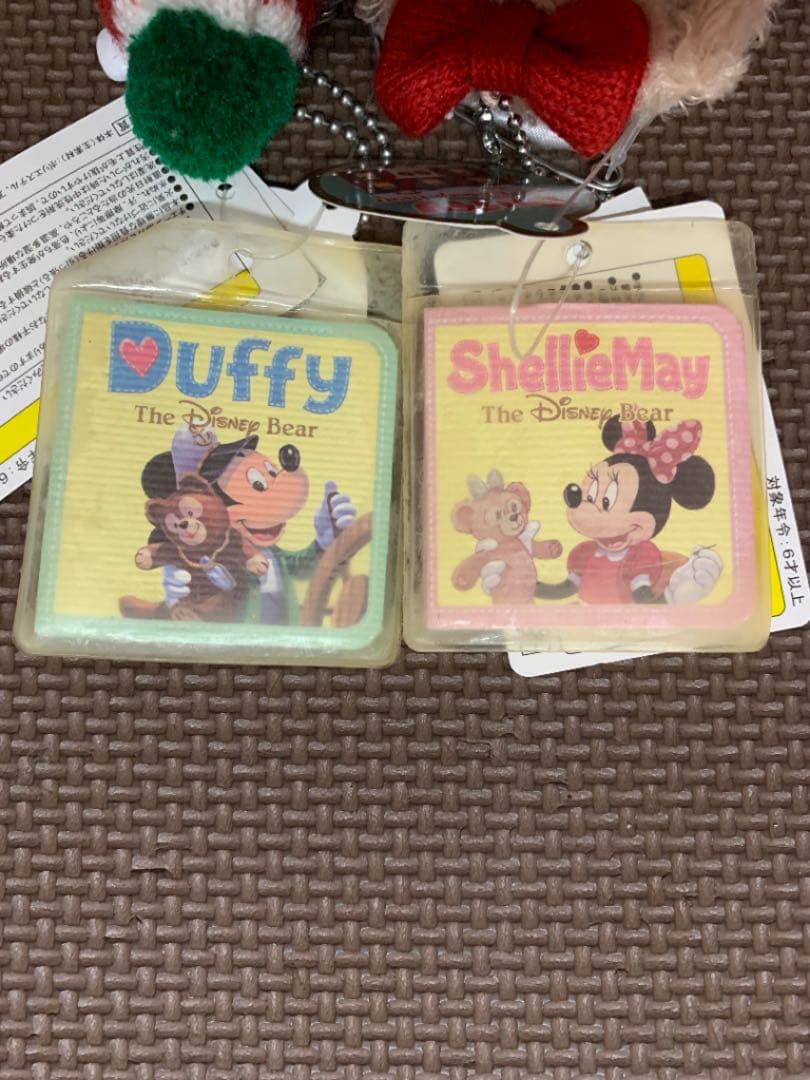 新品ダッフィー シェリーメイ ぬいぐるみバッジ　クリスマス