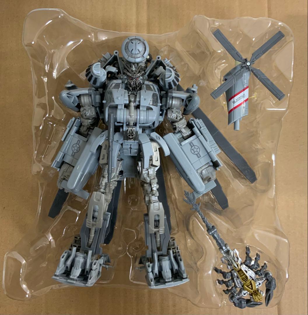 トランスフォーマー　スタジオシリーズ　SS ブラックアウト