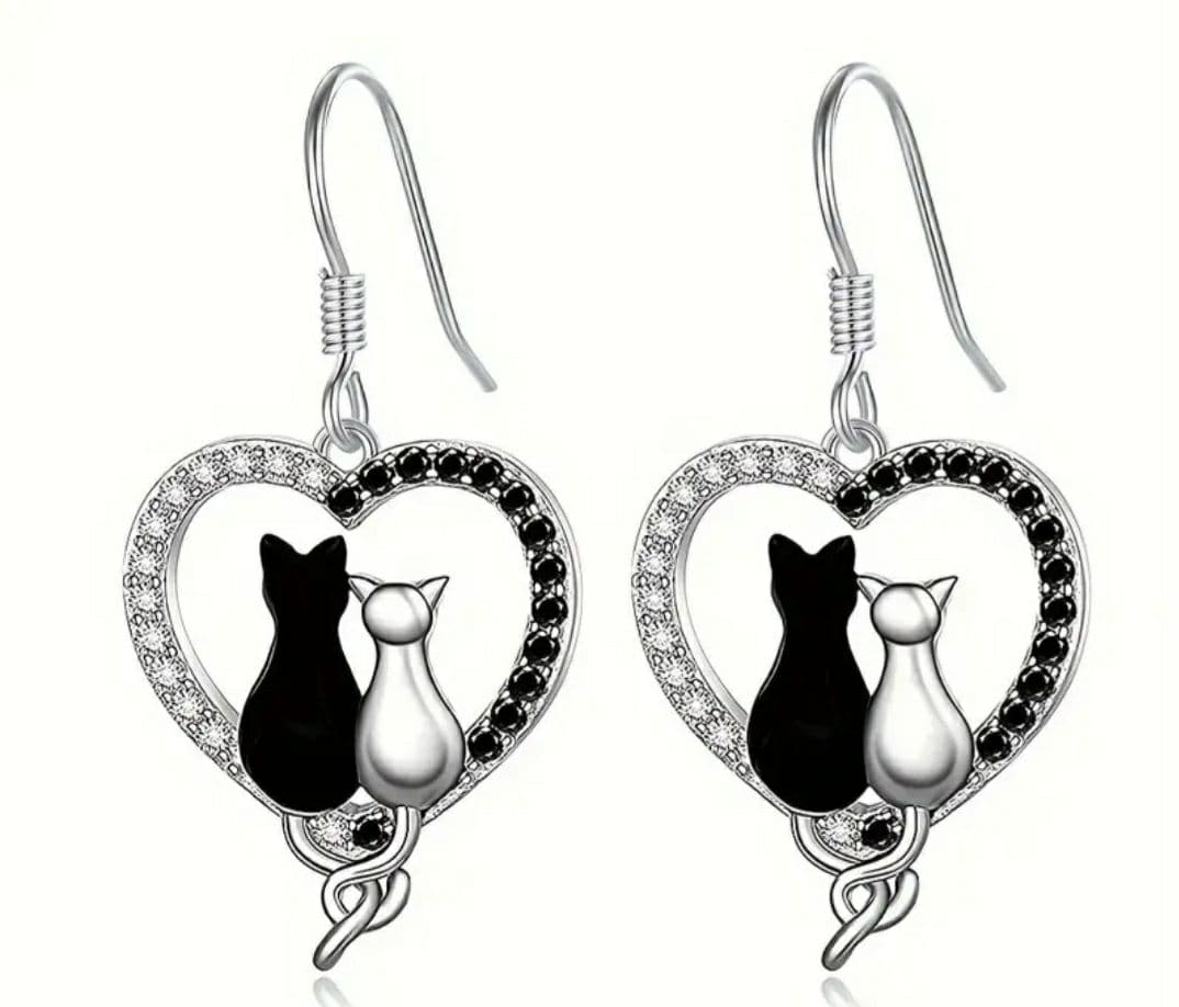 511♡人気♡猫ちゃんピアス　ステンレスピアス　イヤリング変更可