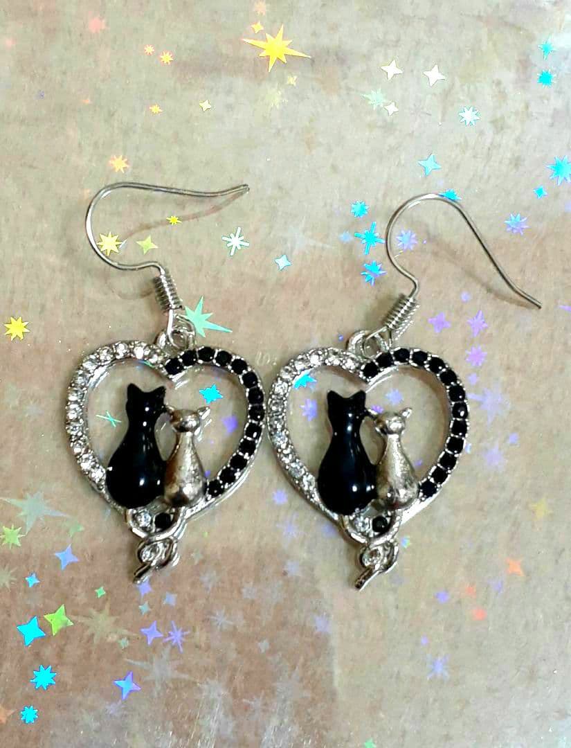 511♡人気♡猫ちゃんピアス　ステンレスピアス　イヤリング変更可
