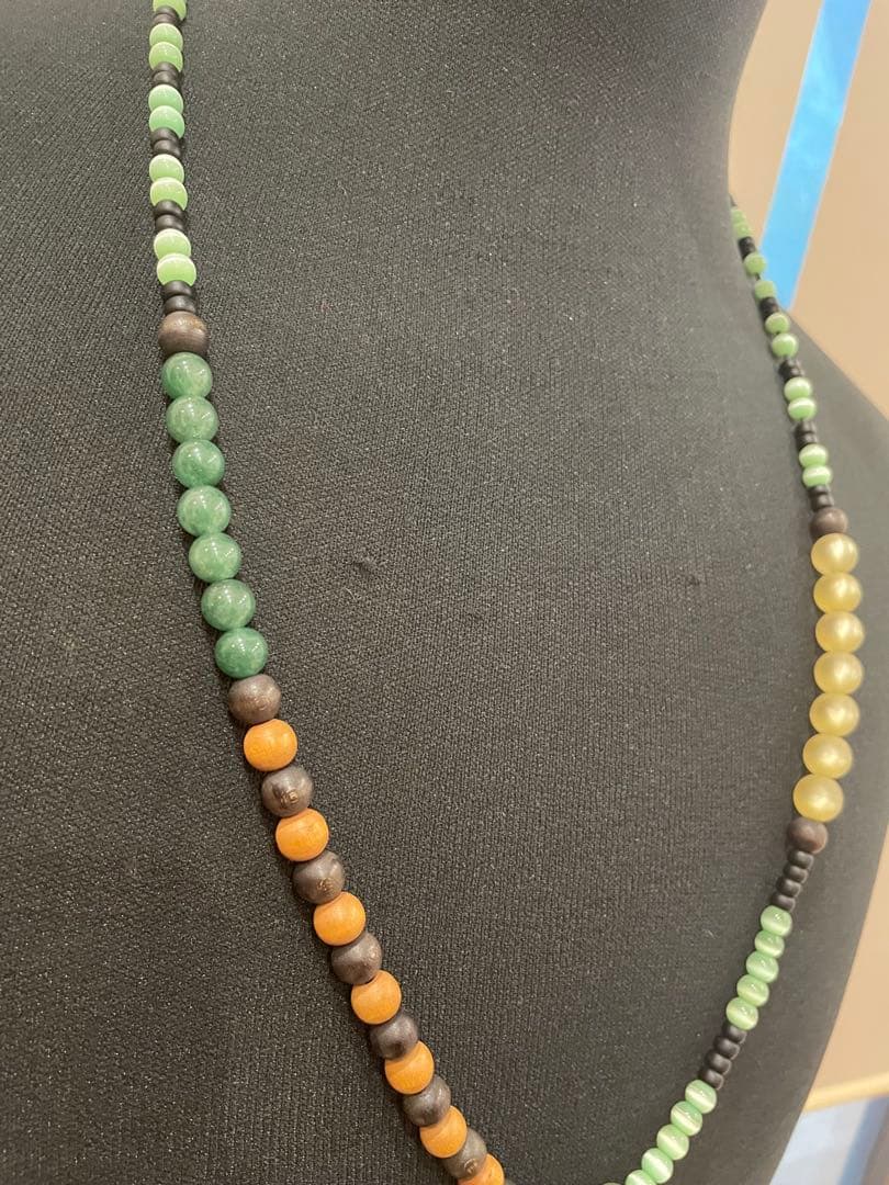 【ハンドメイド】天然素材×グリーン勾玉ビーズネックレス 84cm 34g