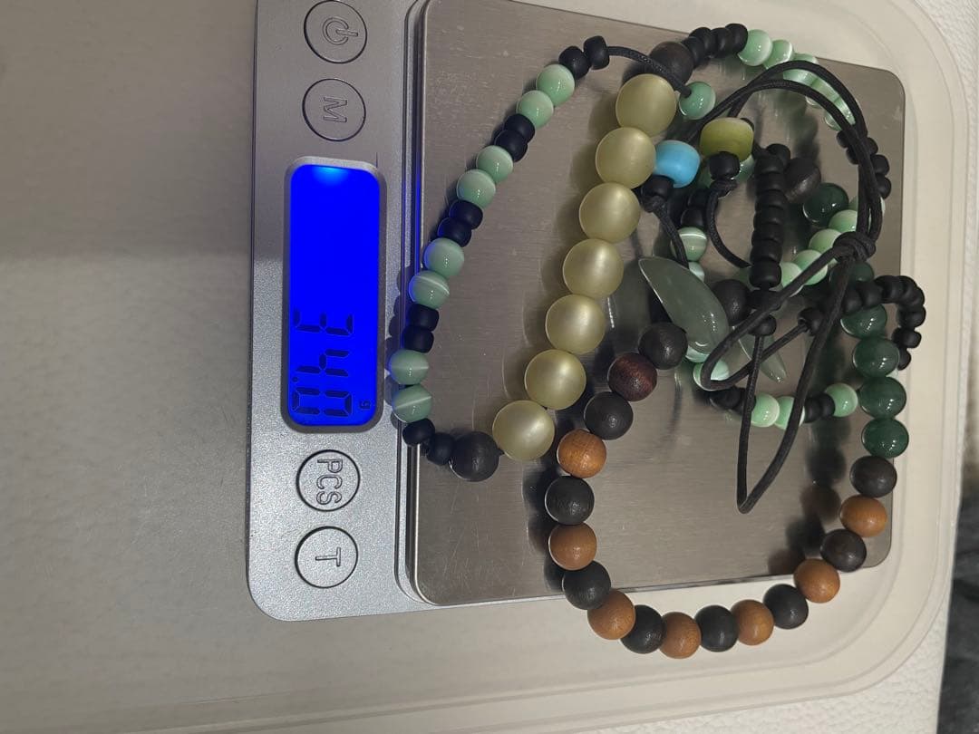 【ハンドメイド】天然素材×グリーン勾玉ビーズネックレス 84cm 34g