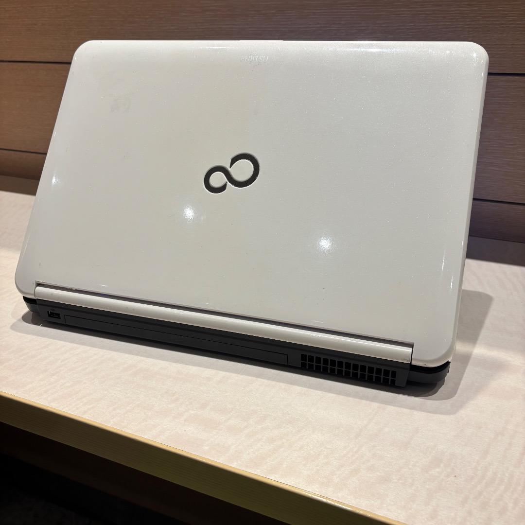 Windows11 ノートパソコン core i7 SSD 初心者 富士通