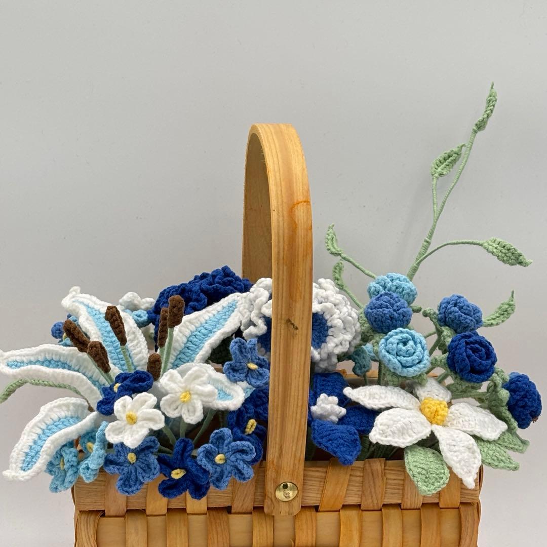 かぎ針編みの青い花のバスケット　母の日　百合　カーネーション　枯れないお花