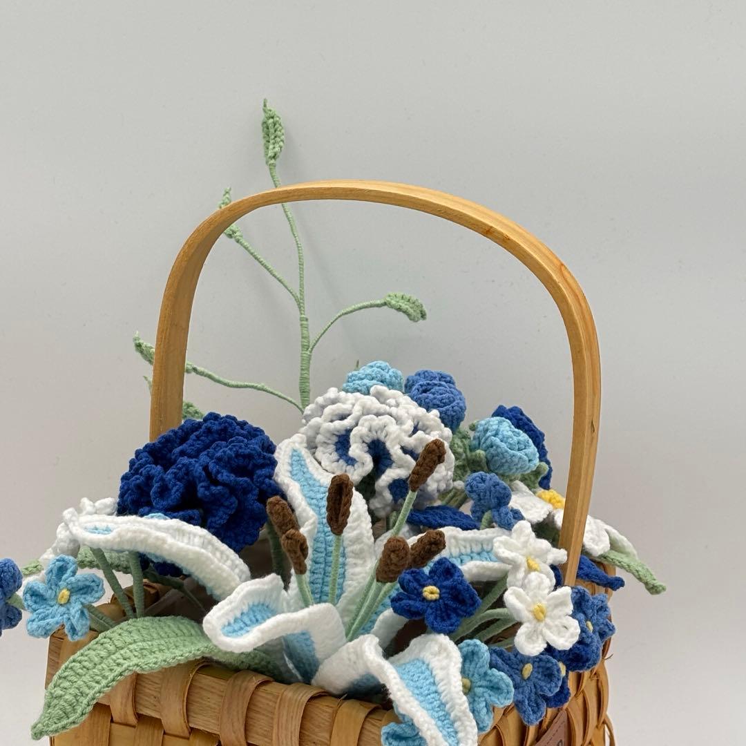 かぎ針編みの青い花のバスケット　母の日　百合　カーネーション　枯れないお花