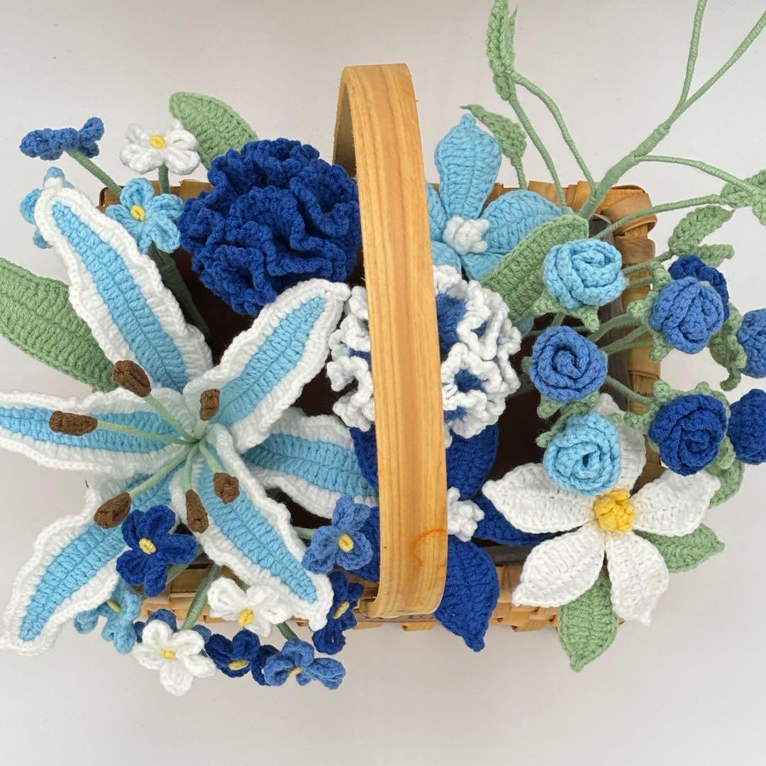 かぎ針編みの青い花のバスケット　母の日　百合　カーネーション　枯れないお花