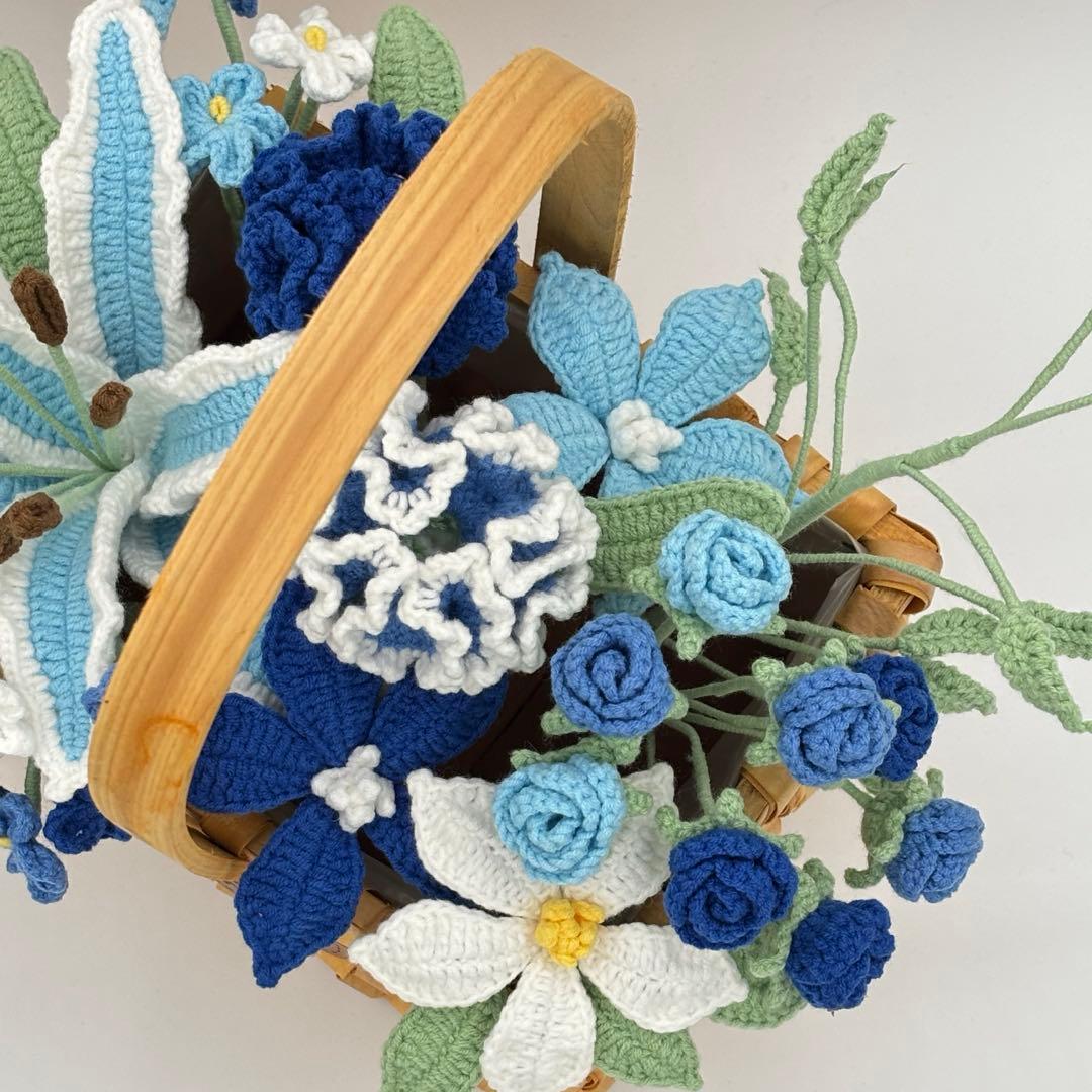 かぎ針編みの青い花のバスケット　母の日　百合　カーネーション　枯れないお花