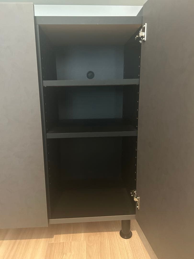 ニトリ　塗り壁調モダンキャビネット（3枚扉　幅105cm GY/BK)