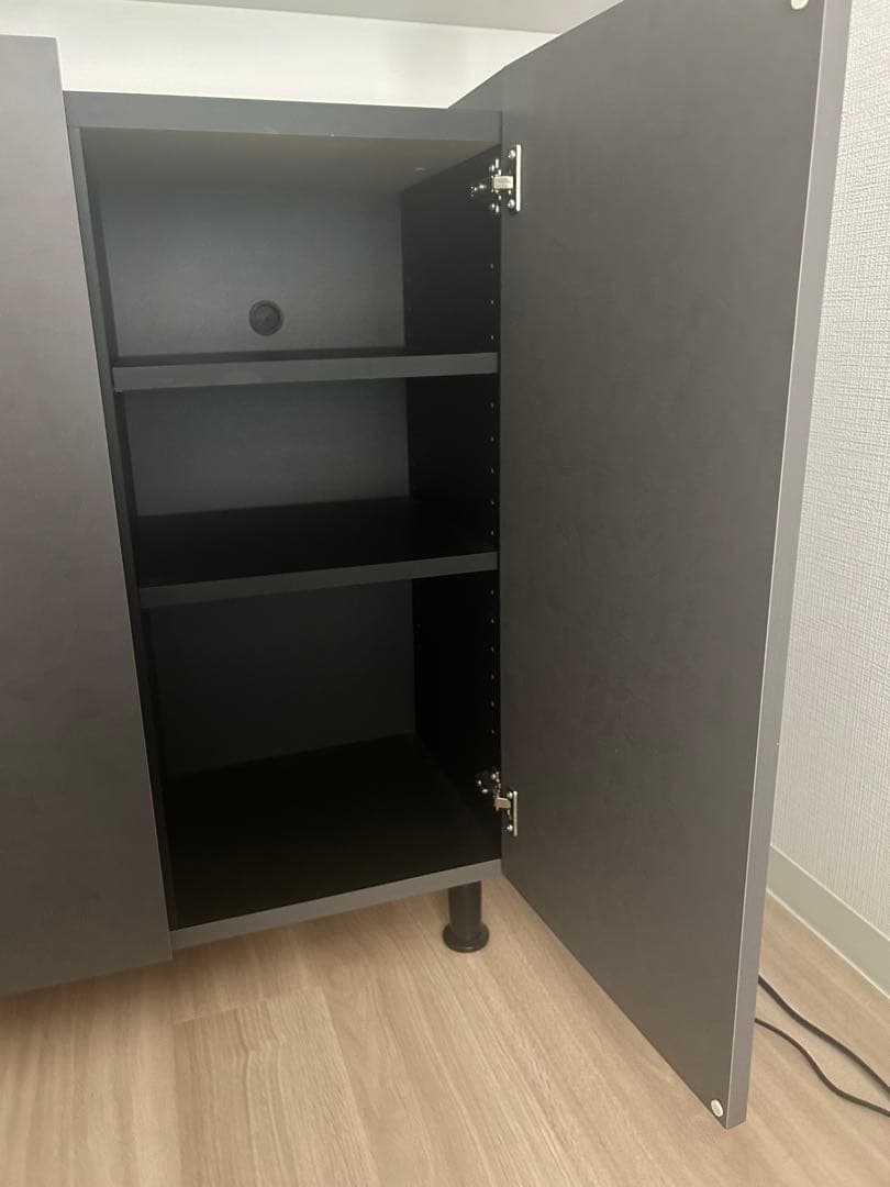 ニトリ　塗り壁調モダンキャビネット（3枚扉　幅105cm GY/BK)