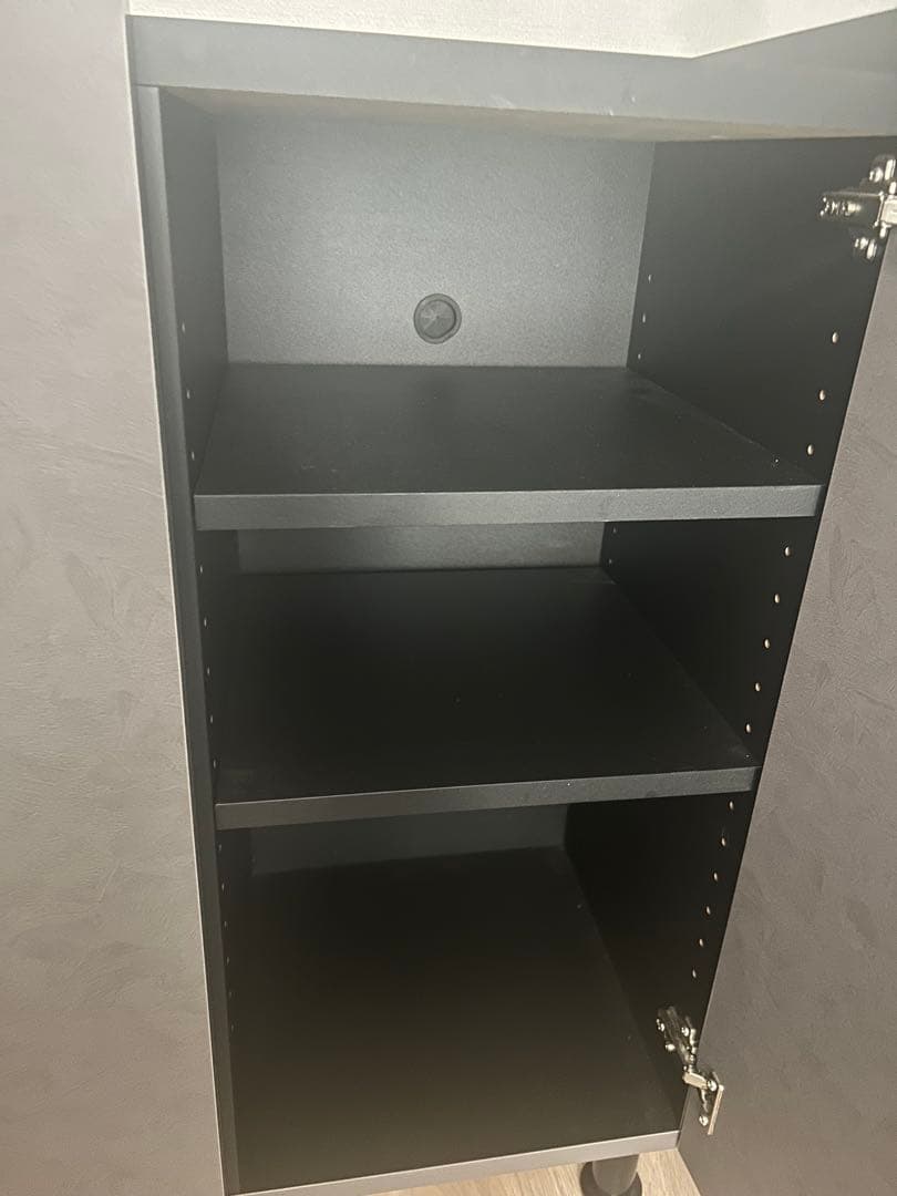 ニトリ　塗り壁調モダンキャビネット（3枚扉　幅105cm GY/BK)