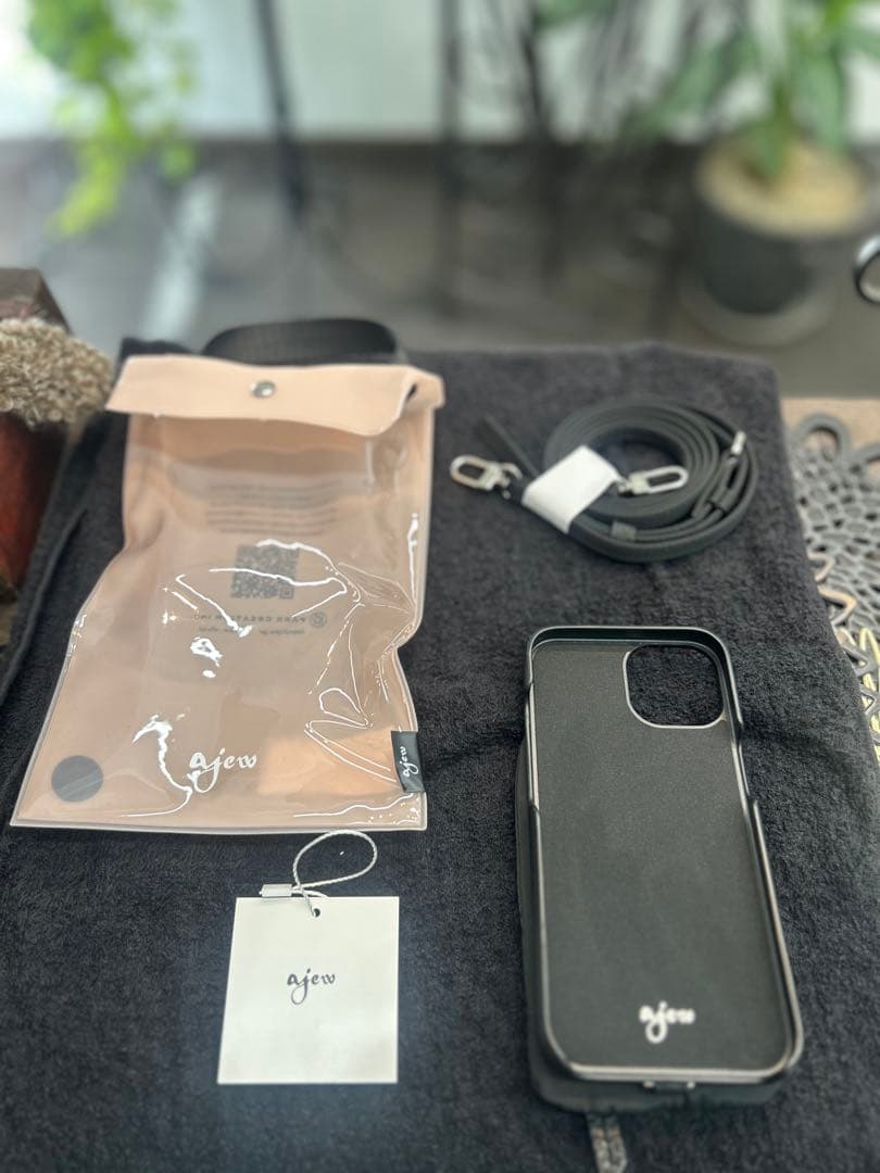 ★★ajew iPhone 14/16用ケース ブラック★★