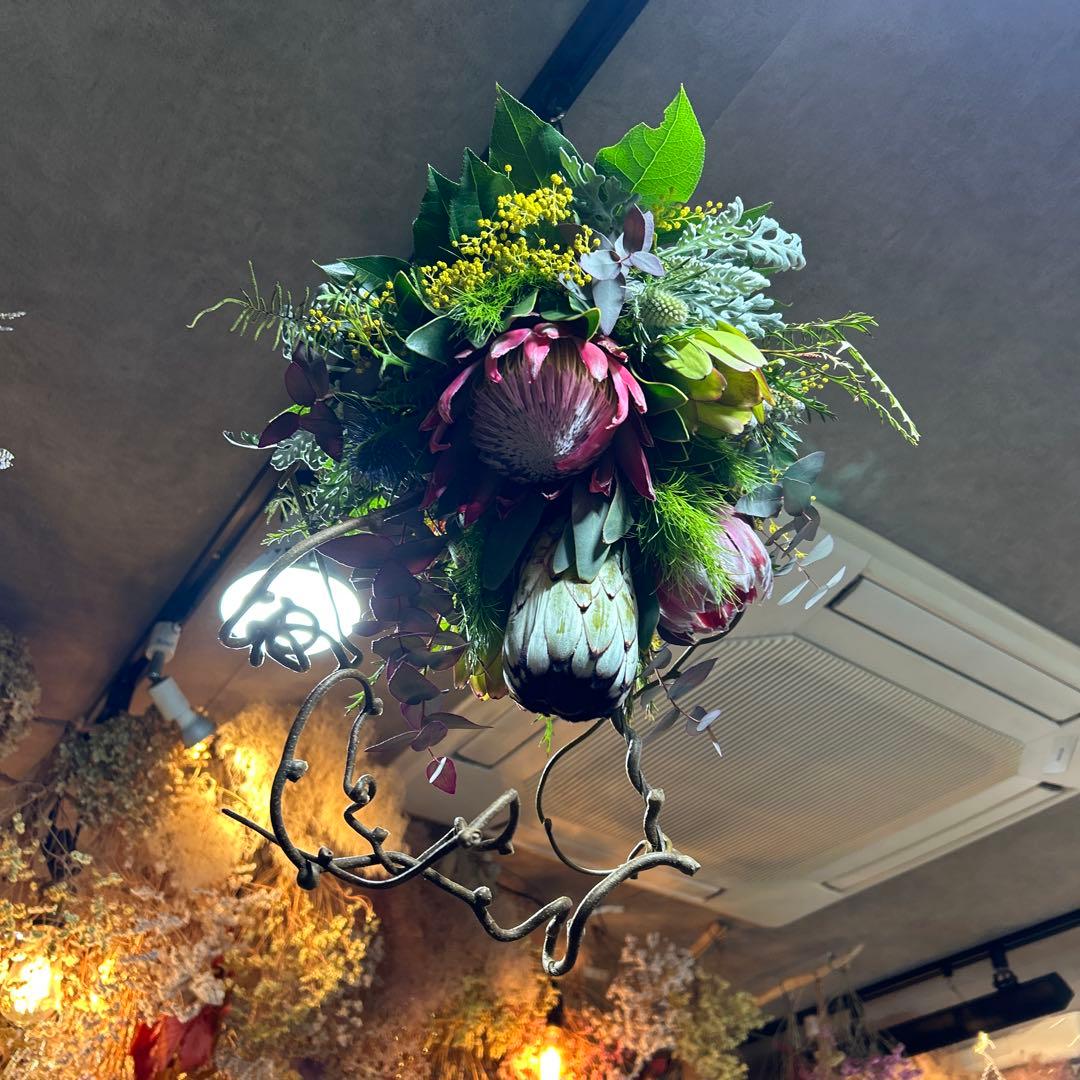 マディバとミモザの吊り下げスワッグ