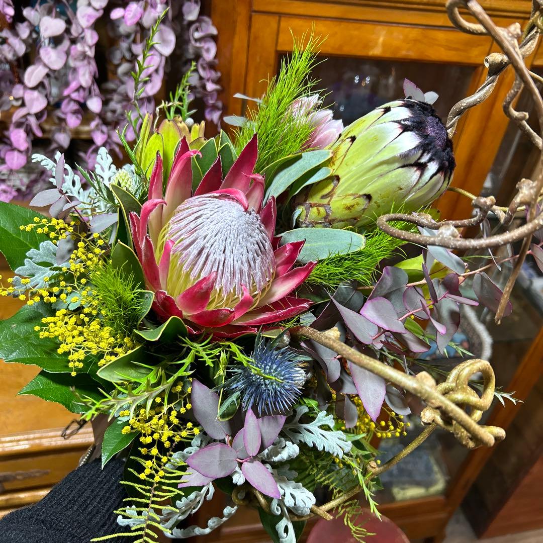 マディバとミモザの吊り下げスワッグ