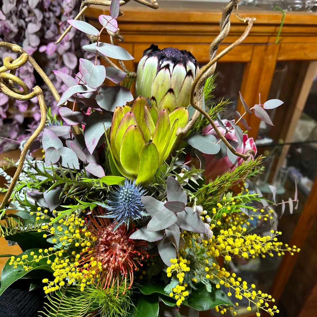 マディバとミモザの吊り下げスワッグ