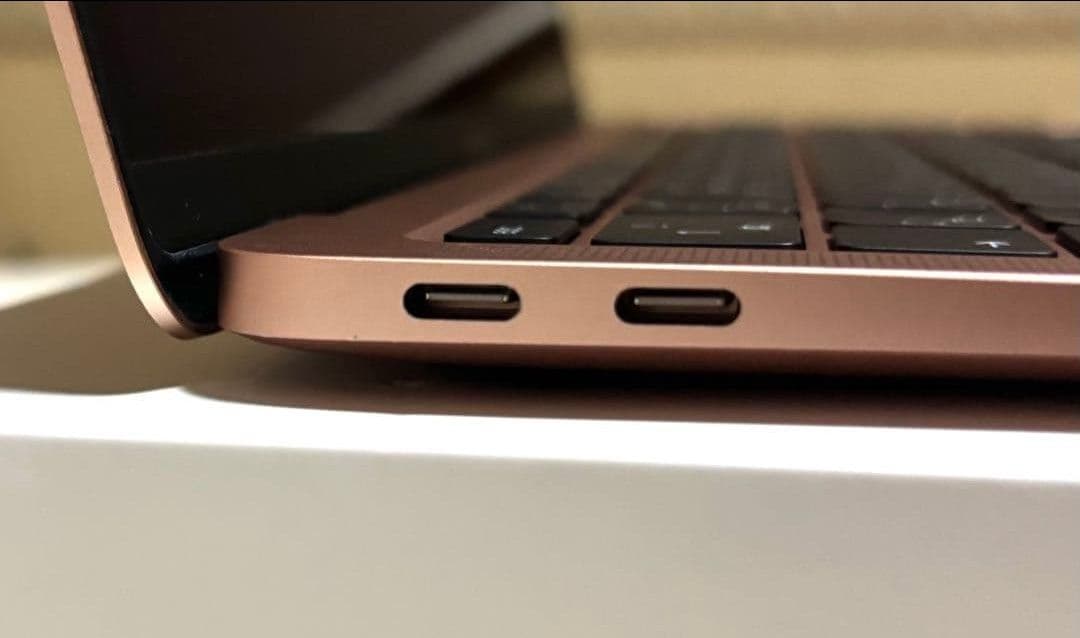 ほぼ新品MacBookAir M1 8GB 256GB AirPodsPro第2