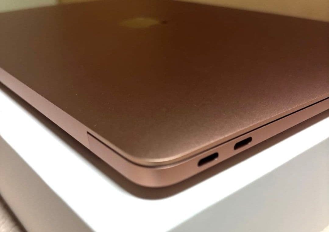 ほぼ新品MacBookAir M1 8GB 256GB AirPodsPro第2