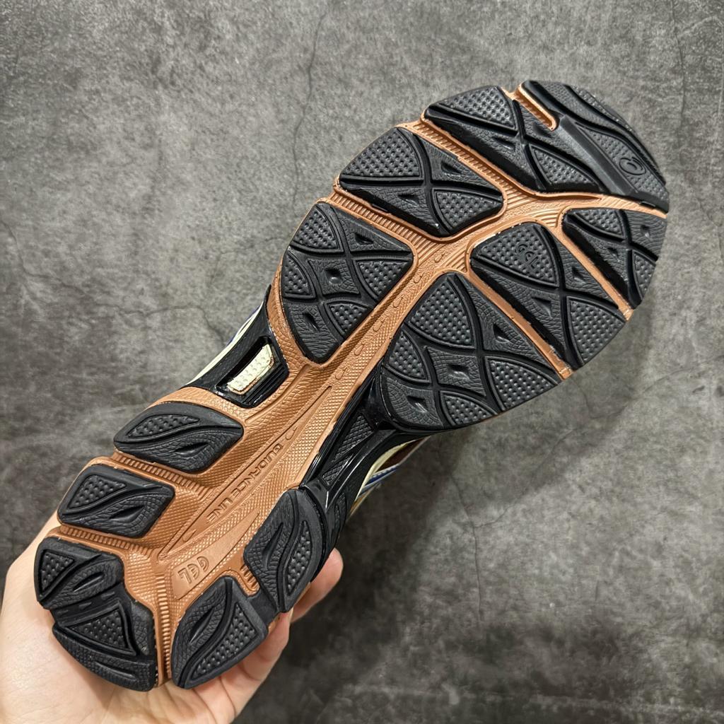 TOGA ASICS Gel-Cumulus 16 TG ブラウン/ベージュ