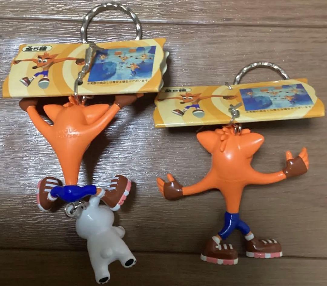 クラッシュ•バンディクー　フィギュアキーホルダー　２個
