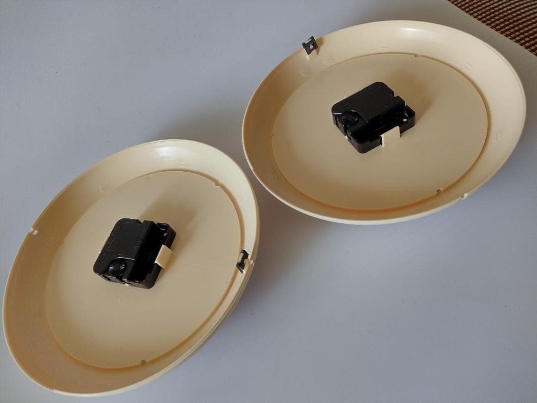 両面式掛時計 柱時計 二地点の時刻表示 世界時計 モダンデザイン アメリカで購入