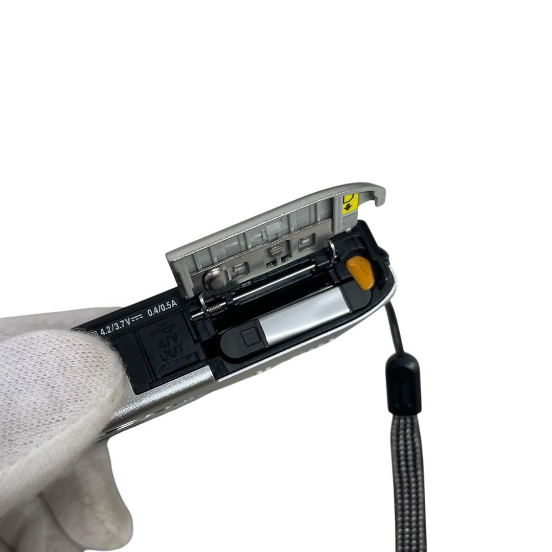 K1940 Nikon COOLPIX A100 シルバー デジタルカメラ