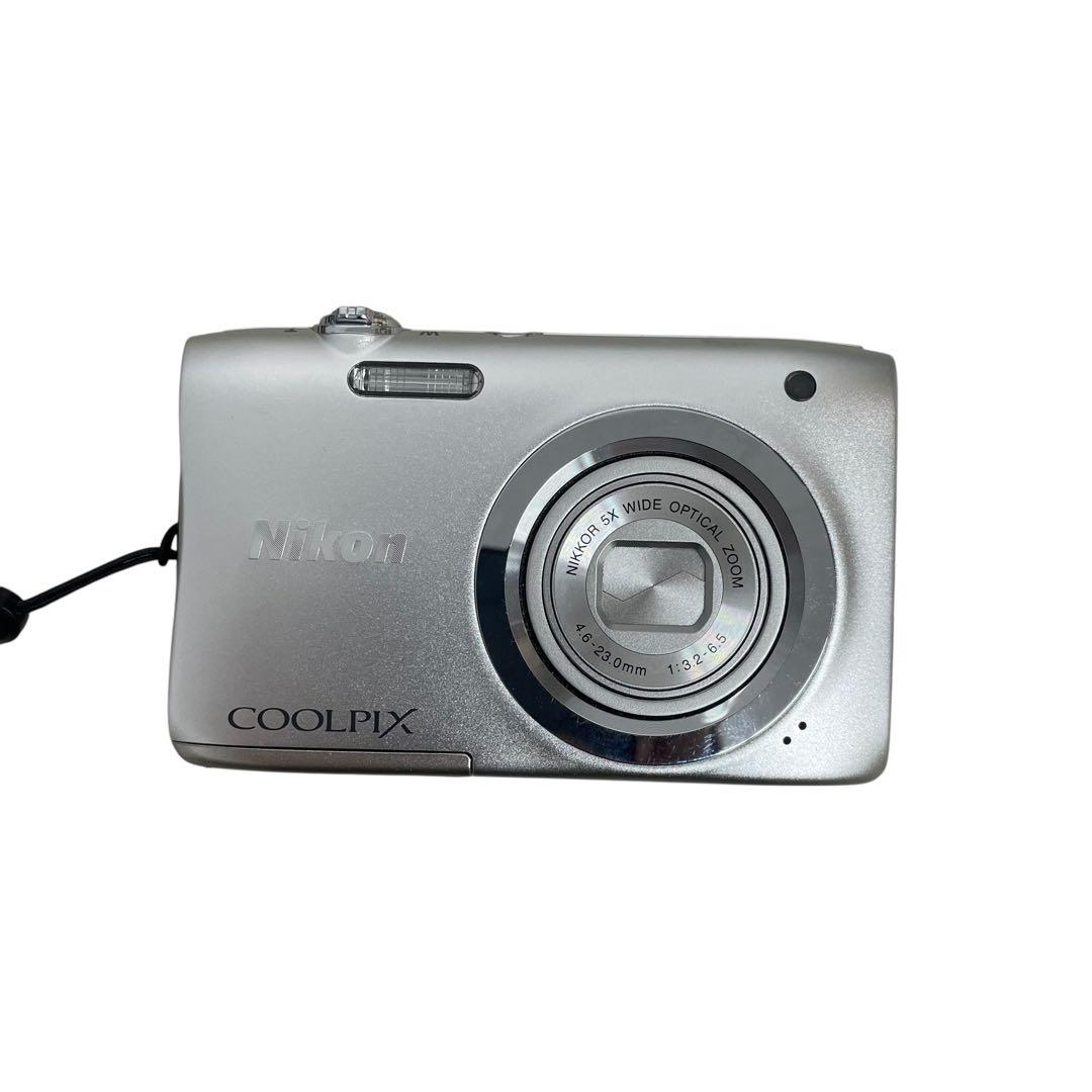 K1940 Nikon COOLPIX A100 シルバー デジタルカメラ