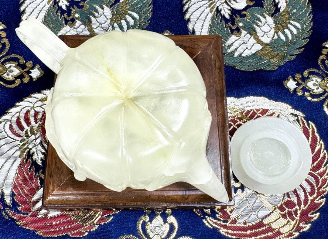 天然和田玉 手彫り花紋茶壺 新疆ウイグル産白玉 収蔵書 中国美術 WWFT060