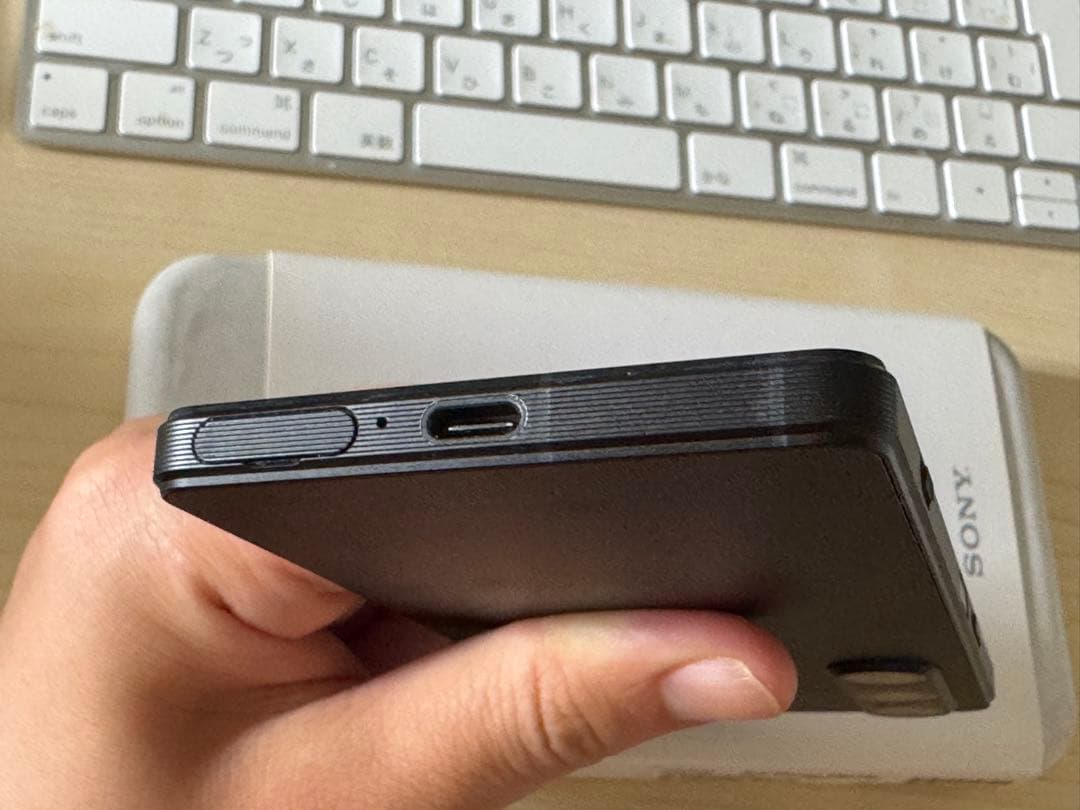 XQ-DQ44sony xperia 1 v, ケース付き