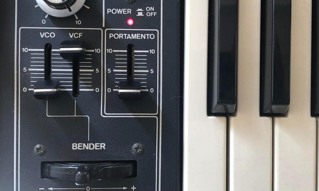 Roland SH-09 アナログシンセサイザー