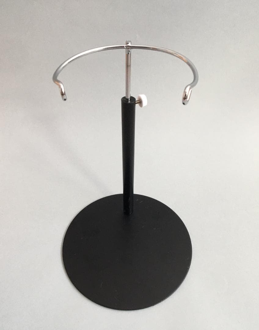 金属製ドールスタンド 台座直径約15cm 中古品 台座は重量のある鉄製ベース