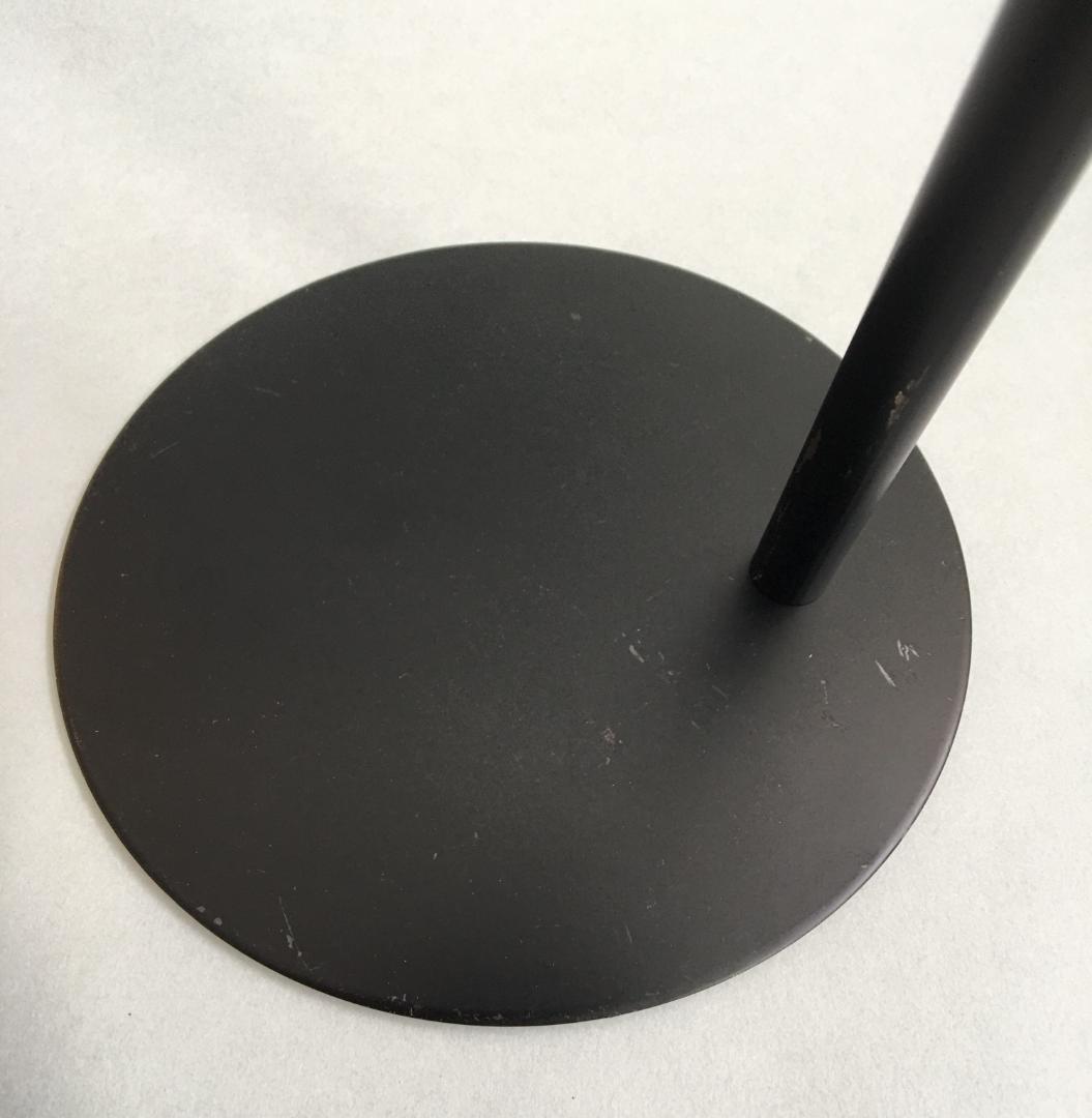 金属製ドールスタンド 台座直径約15cm 中古品 台座は重量のある鉄製ベース