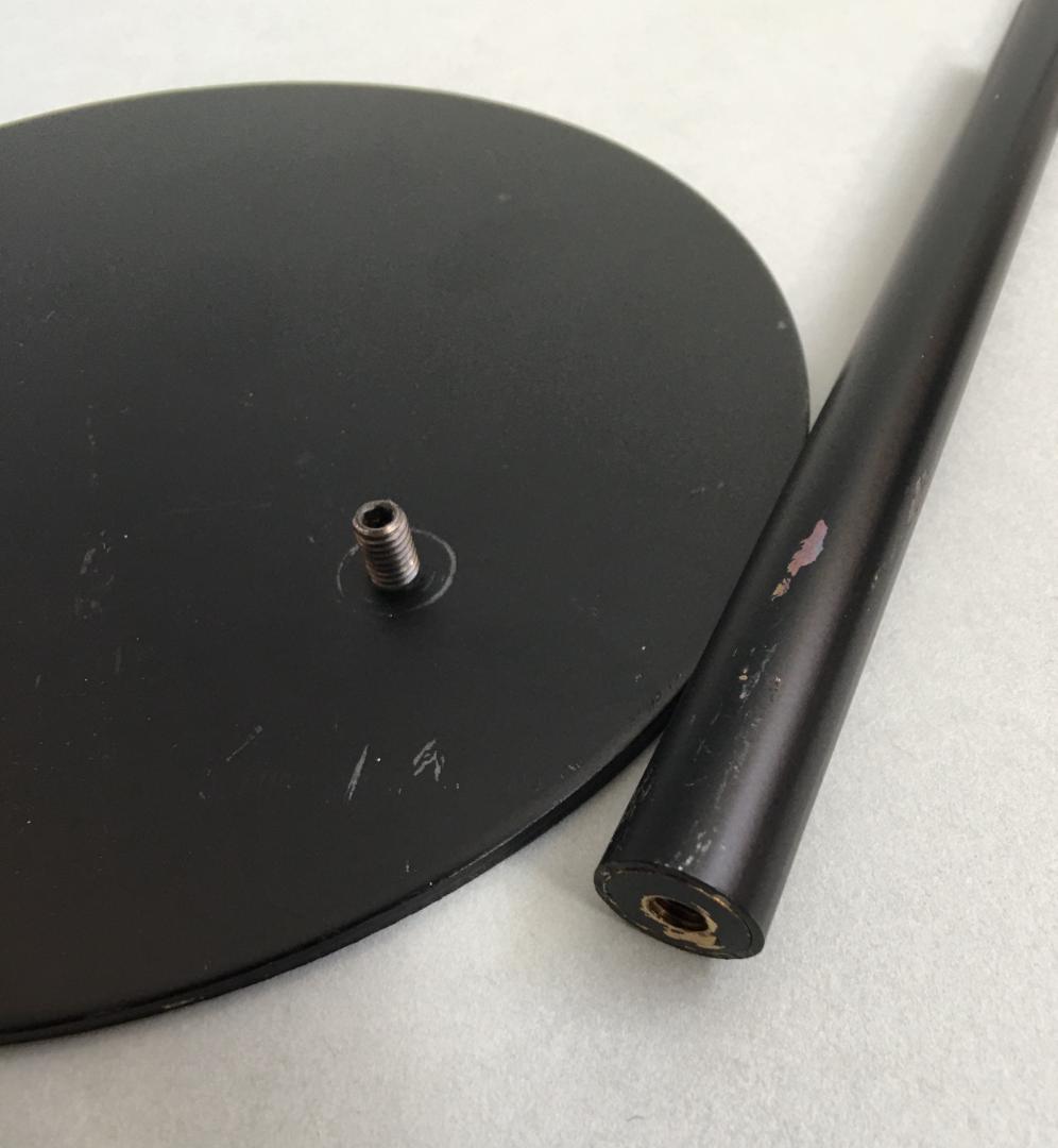 金属製ドールスタンド 台座直径約15cm 中古品 台座は重量のある鉄製ベース